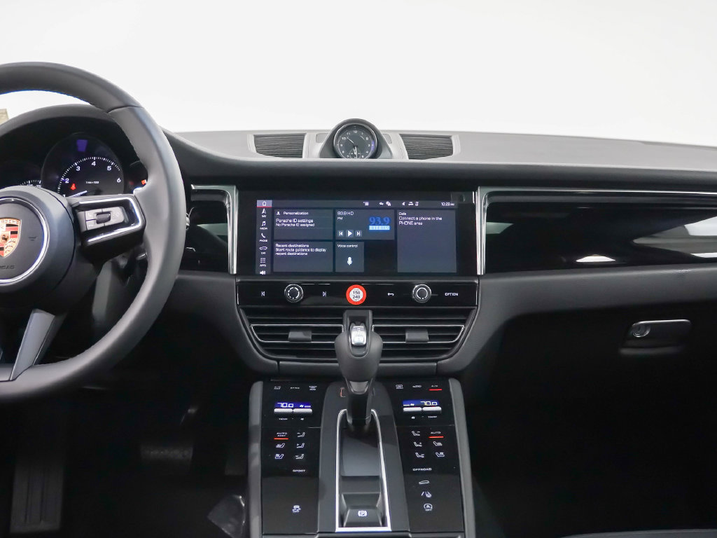 Certified 2026 Porsche Macan AWD/4WD image 21