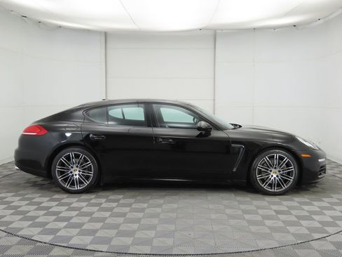 Used 2016 Porsche Panamera 4 image 4