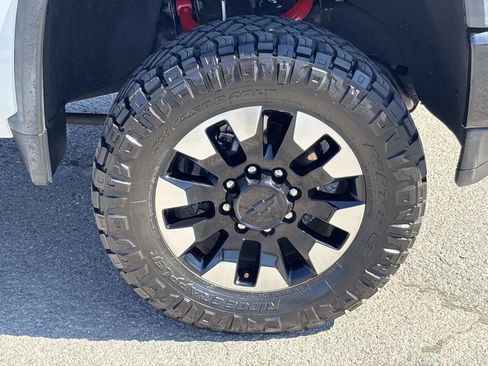 Used 2020 Chevrolet Silverado 2500 Custom w/ Custom Value Package image 10