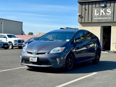 Used 2015 Toyota Prius Three image 3