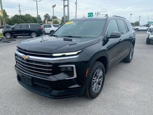 Certified 2026 Chevrolet Traverse LT FWD image 1