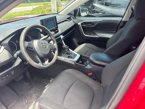 Used 2021 Toyota RAV4 LE AWD/4WD image 3