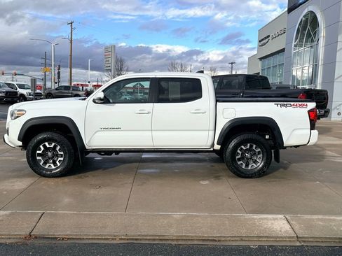 Used 2018 Toyota Tacoma TRD Off-Road image 9