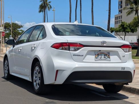 Used 2025 Toyota Corolla LE FWD image 3