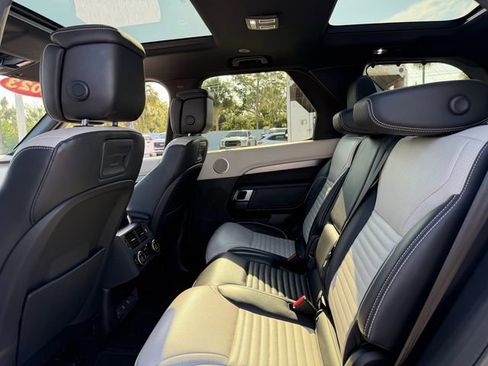 Used 2023 Land Rover Discovery HSE R-Dynamic AWD/4WD image 10