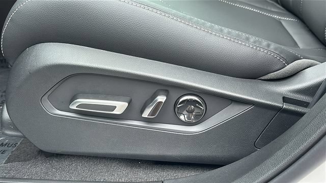 Certified 2025 Acura RDX SH-AWD image 11