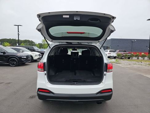 Used 2017 Kia Sorento FWD image 16