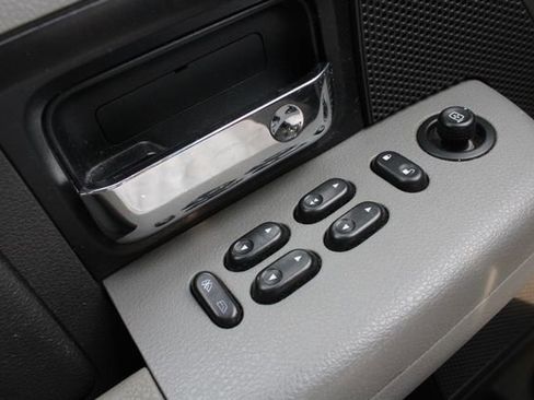 Used 2006 Ford F150 XLT image 5