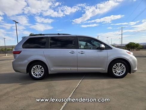Used 2017 Toyota Sienna FWD image 7