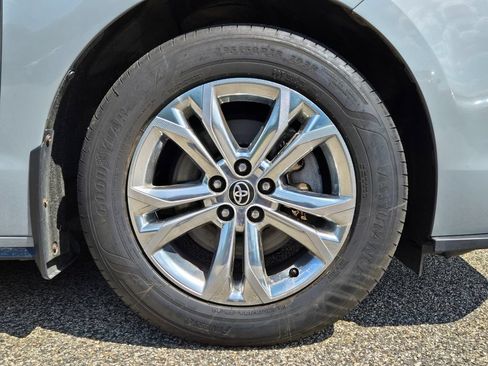 Used 2023 Toyota Sienna XSE w/ XSE Plus Package AWD/4WD image 10