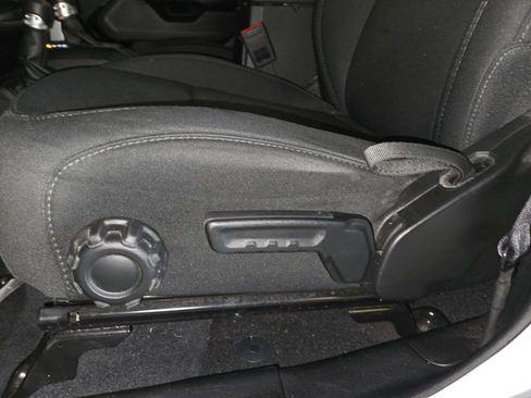 Used 2022 Jeep Gladiator Sport AWD/4WD image 12