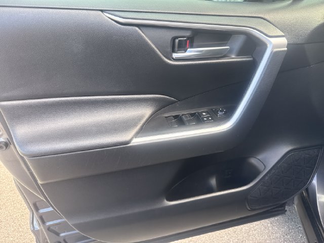 Used 2021 Toyota RAV4 XLE FWD image 10