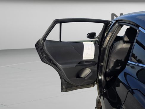 Used 2021 Toyota Venza XLE w/ Softex Package image 19