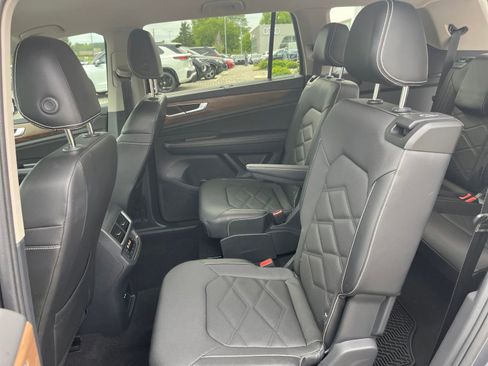 Used 2024 Volkswagen Atlas SE FWD image 32