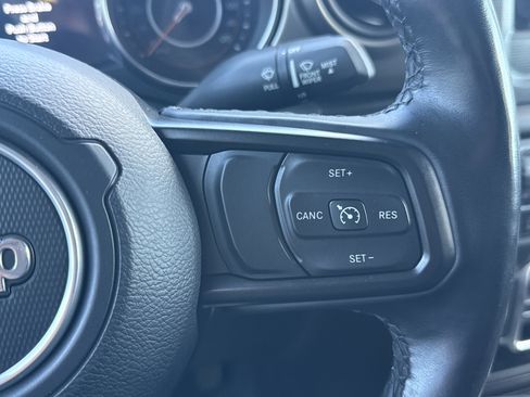 Used 2021 Jeep Gladiator Sport image 18