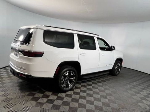 Used 2023 Jeep Wagoneer Series III w/ Rear Seat Video Group 1 image 5