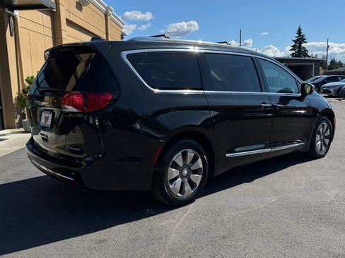 Used 2019 Chrysler Pacifica Limited w/ Advanced Safetytec Group FWD image 7