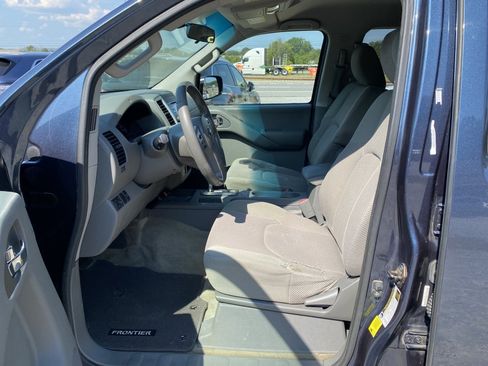 Used 2014 Nissan Frontier SV RWD image 10