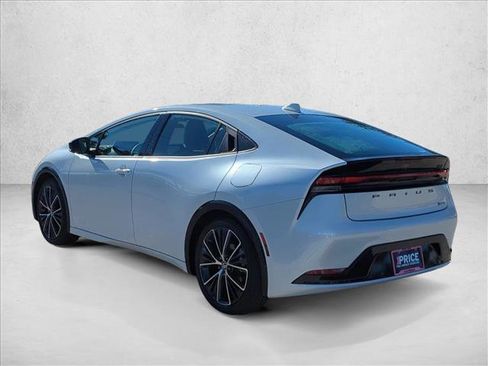 Certified 2025 Toyota Prius XLE image 6