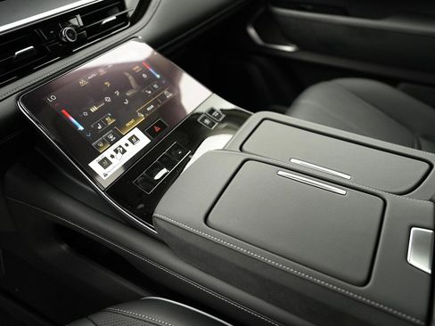 New 2025 INFINITI QX80 Sensory image 16