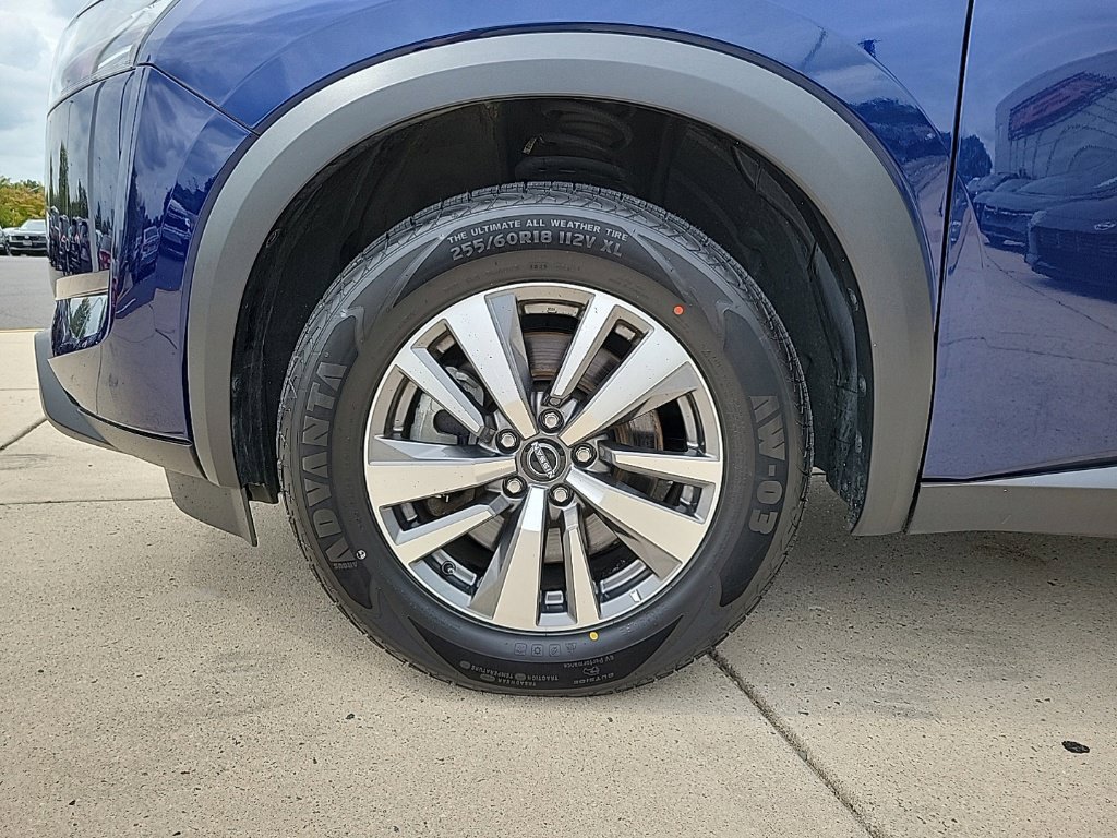 Used 2025 Nissan Pathfinder SL AWD/4WD image 9
