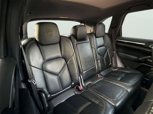 Used 2017 Porsche Cayenne Platinum Edition w/ Premium Package (PJV) image 10