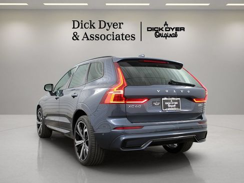 Certified 2025 Volvo XC60 B5 Ultra w/ Protection Package Premier AWD/4WD image 9