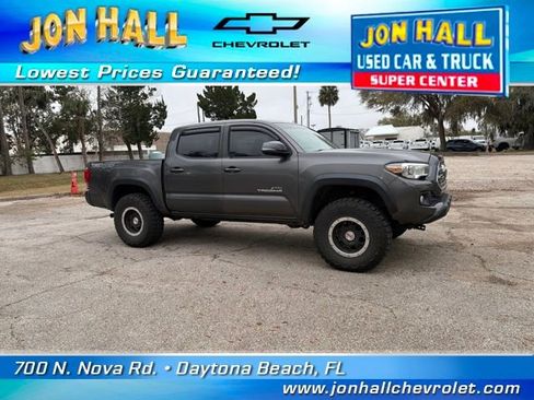 Used 2017 Toyota Tacoma TRD Off-Road w/ Premium & Technology Package image 16