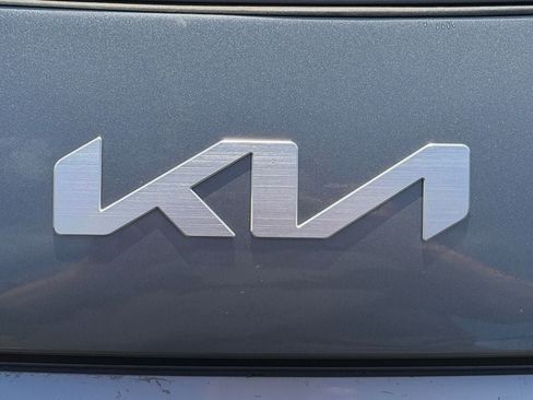 Used 2025 Kia Niro LX FWD image 34