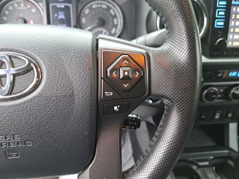 Used 2017 Toyota Tacoma TRD Sport w/ Premium & Technology Package AWD/4WD image 18