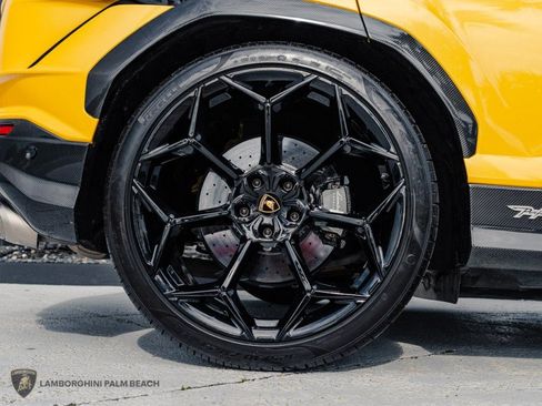 Used 2023 Lamborghini Urus Performante AWD/4WD image 33