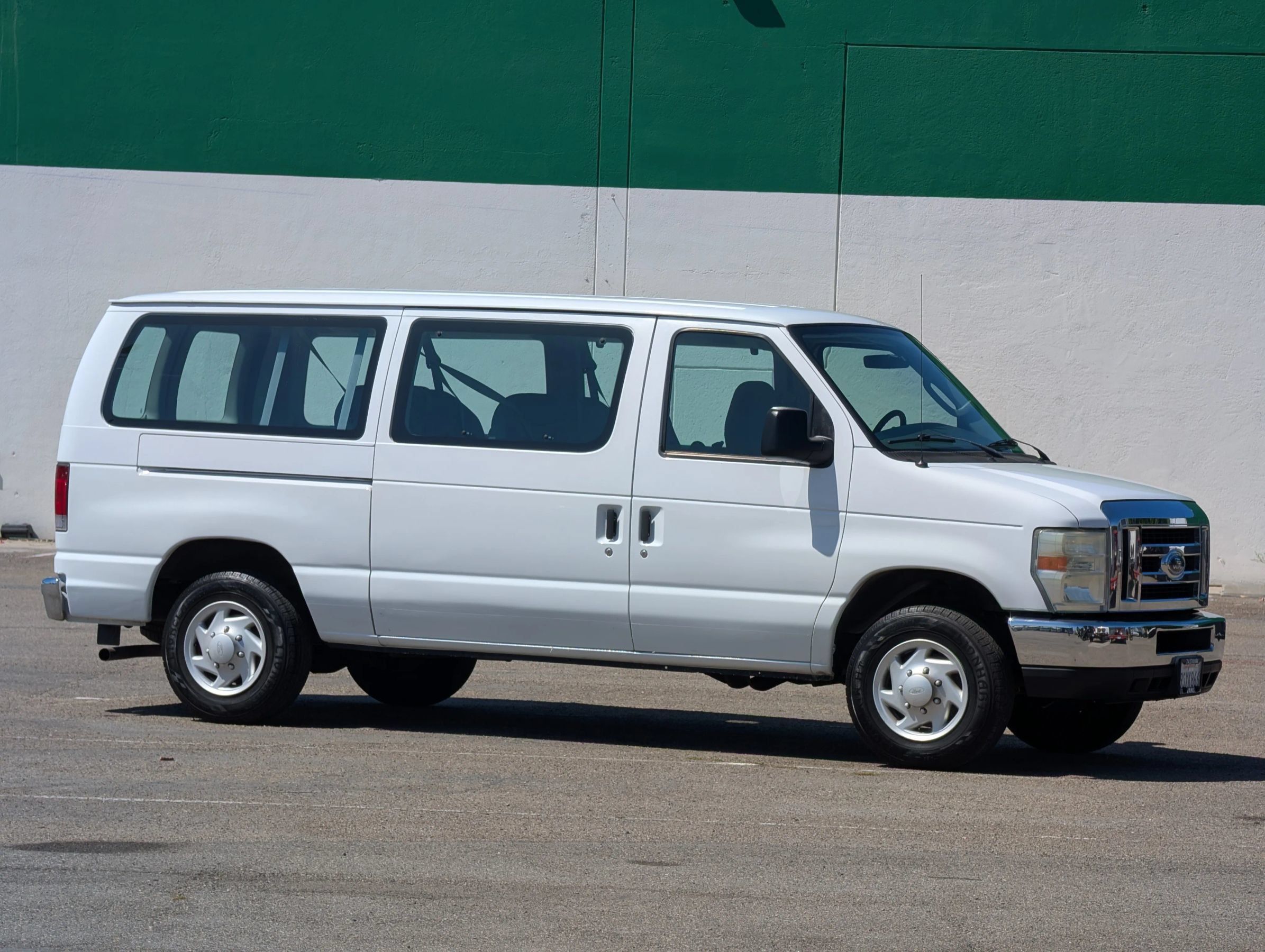 Used 2008 Ford E-150 and Econoline 150 Wagon RWD image 1