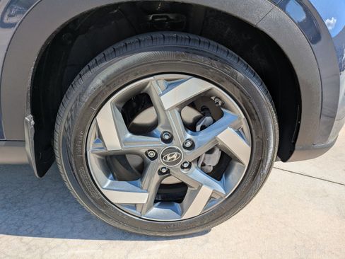 Used 2021 Hyundai Venue w/ Cargo Package image 8