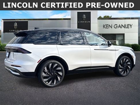 Used 2025 Lincoln Nautilus Reserve w/ Jet Appearance Package image 3