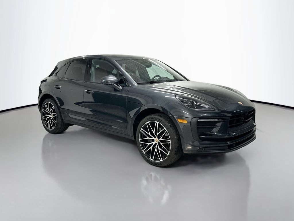 Certified 2025 Porsche Macan AWD/4WD image 7
