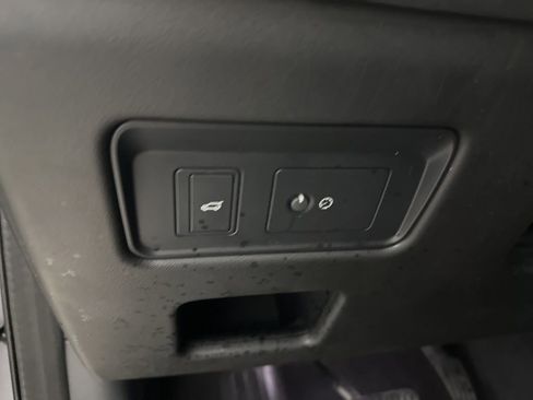 Used 2020 Land Rover Discovery HSE image 19