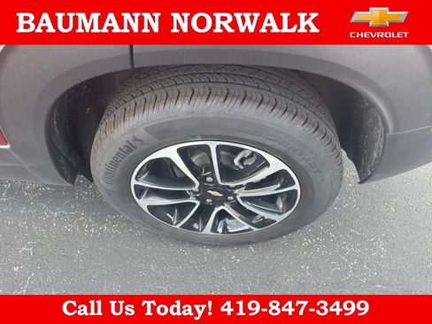 Used 2025 Chevrolet TrailBlazer LT FWD image 9
