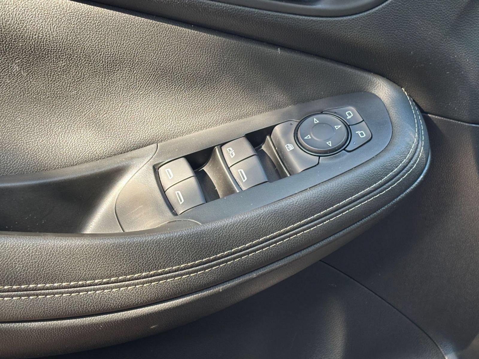 Used 2025 Buick Encore GX Preferred AWD/4WD image 18