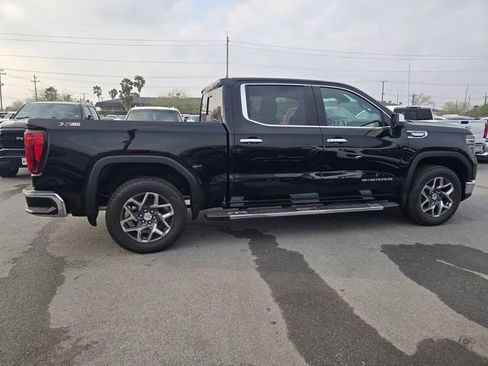 New 2026 GMC Sierra 1500 SLT image 4