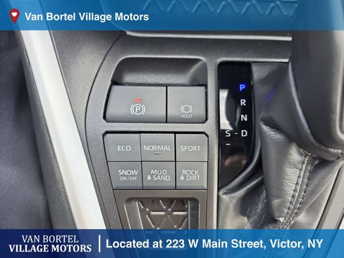 Used 2024 Toyota RAV4 LE AWD/4WD image 20
