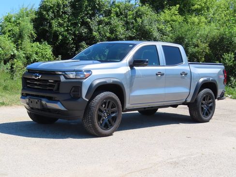 Certified 2024 Chevrolet Colorado Trail Boss w/ Technology Package AWD/4WD image 8
