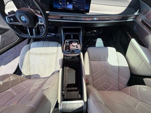 Used 2023 BMW 760i xDrive AWD/4WD image 34