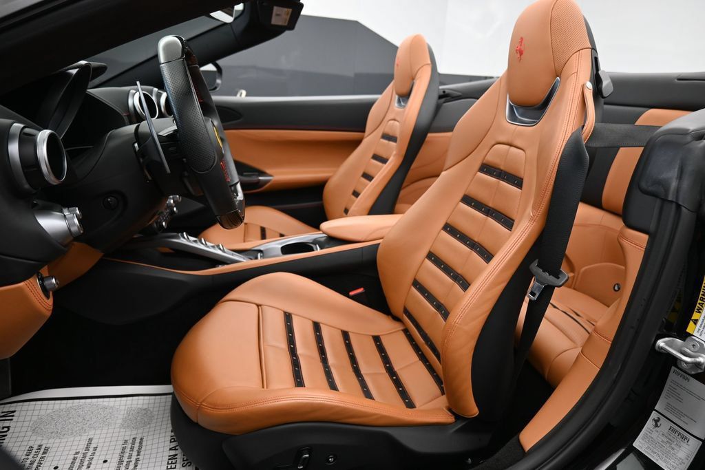 Used 2020 Ferrari Portofino RWD image 10