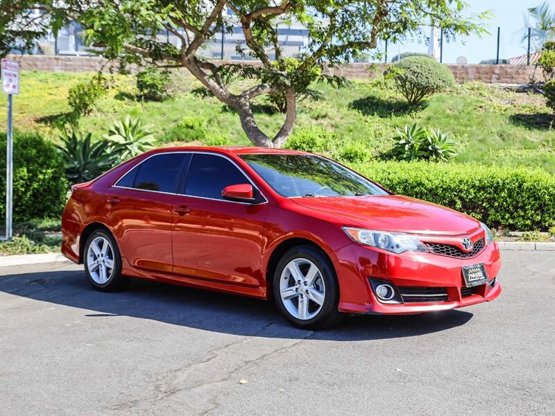 Used 2014 Toyota Camry SE FWD image 4