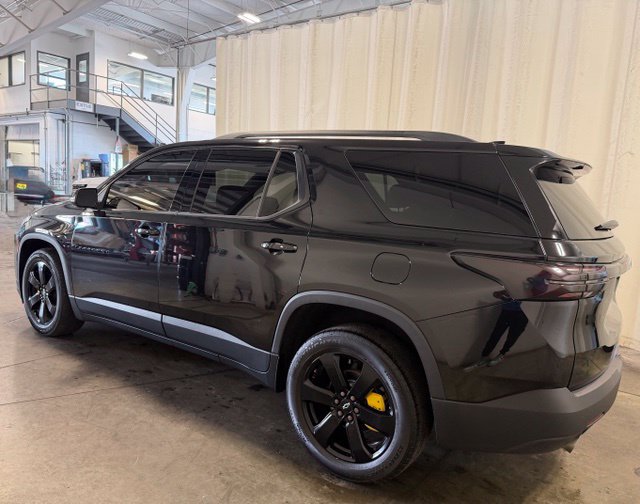 Used 2023 Chevrolet Traverse LT w/ LT Premium Package AWD/4WD image 2