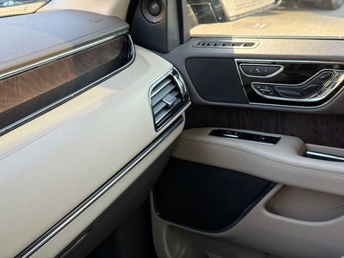 Used 2022 Lincoln Navigator L Reserve AWD/4WD image 36