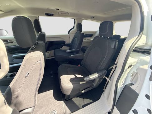 Used 2023 Chrysler Voyager LX image 25