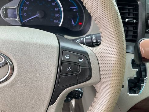 Used 2014 Toyota Sienna XLE image 13