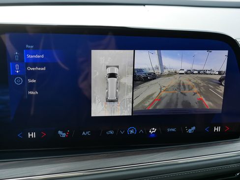 Used 2025 Chevrolet Suburban Z71 image 27