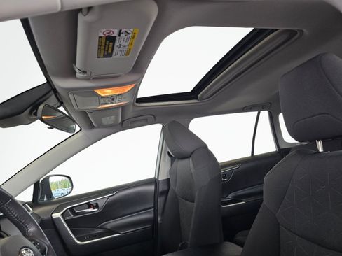 Certified 2021 Toyota RAV4 XLE w/ Convenience Package AWD/4WD image 18
